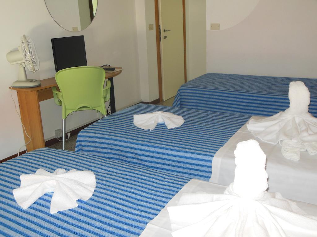 Hotel Edy Римини Экстерьер фото