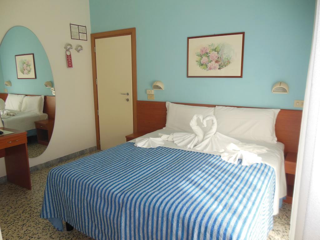 Hotel Edy Римини Экстерьер фото