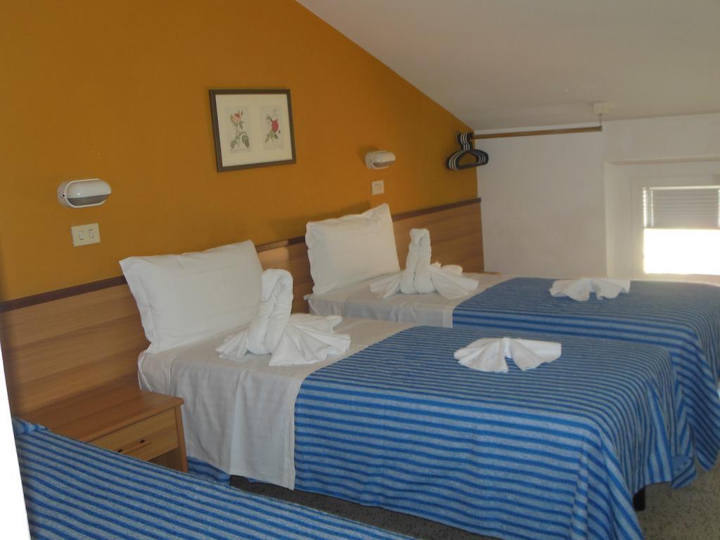 Hotel Edy Римини Экстерьер фото