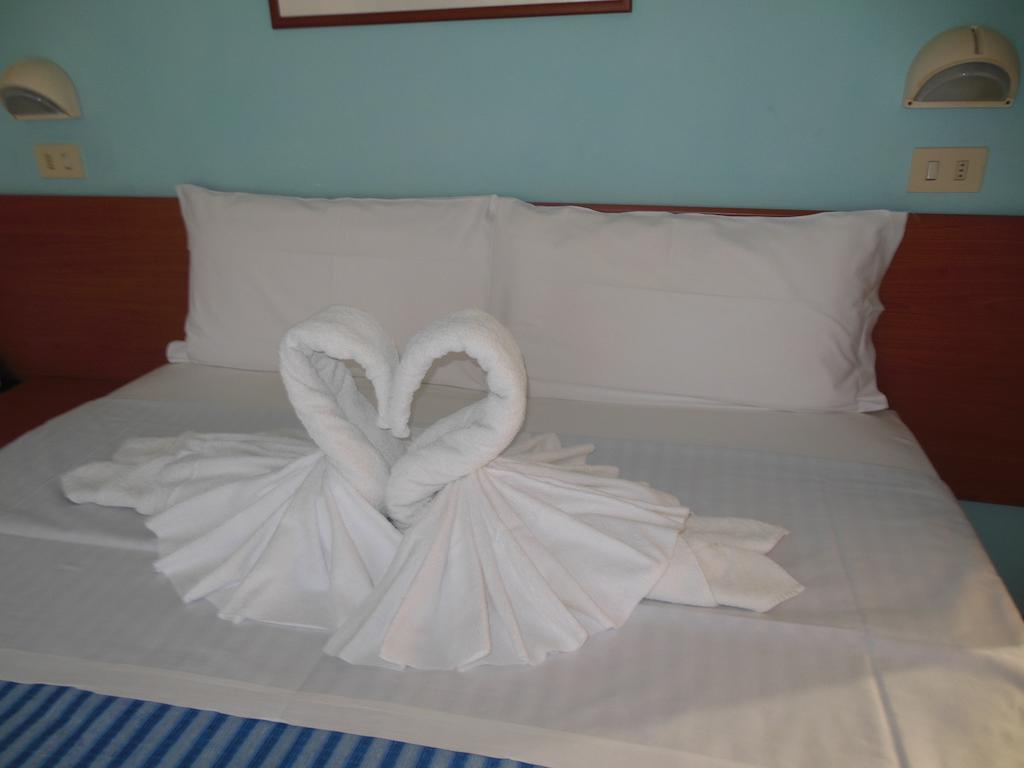 Hotel Edy Римини Экстерьер фото