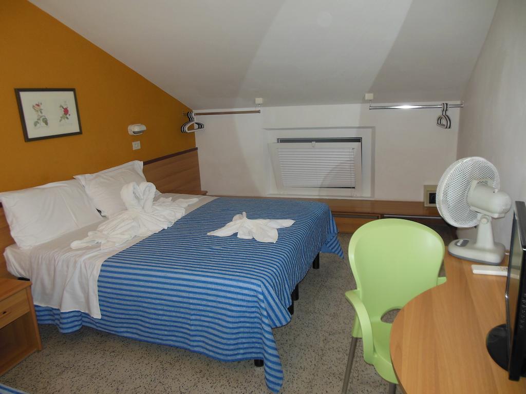 Hotel Edy Римини Экстерьер фото
