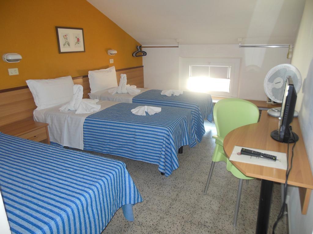 Hotel Edy Римини Экстерьер фото