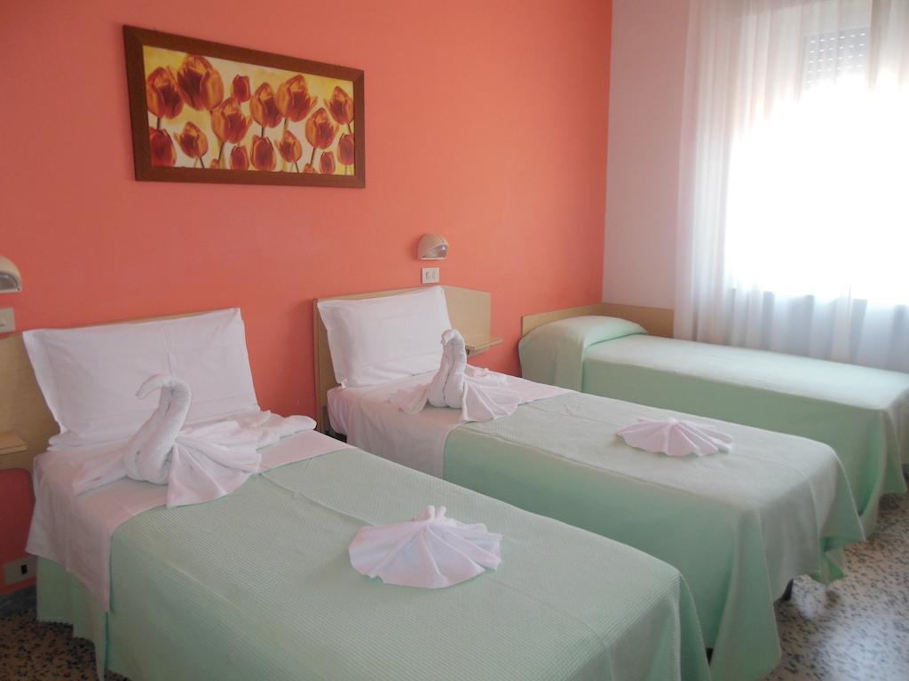 Hotel Edy Римини Экстерьер фото