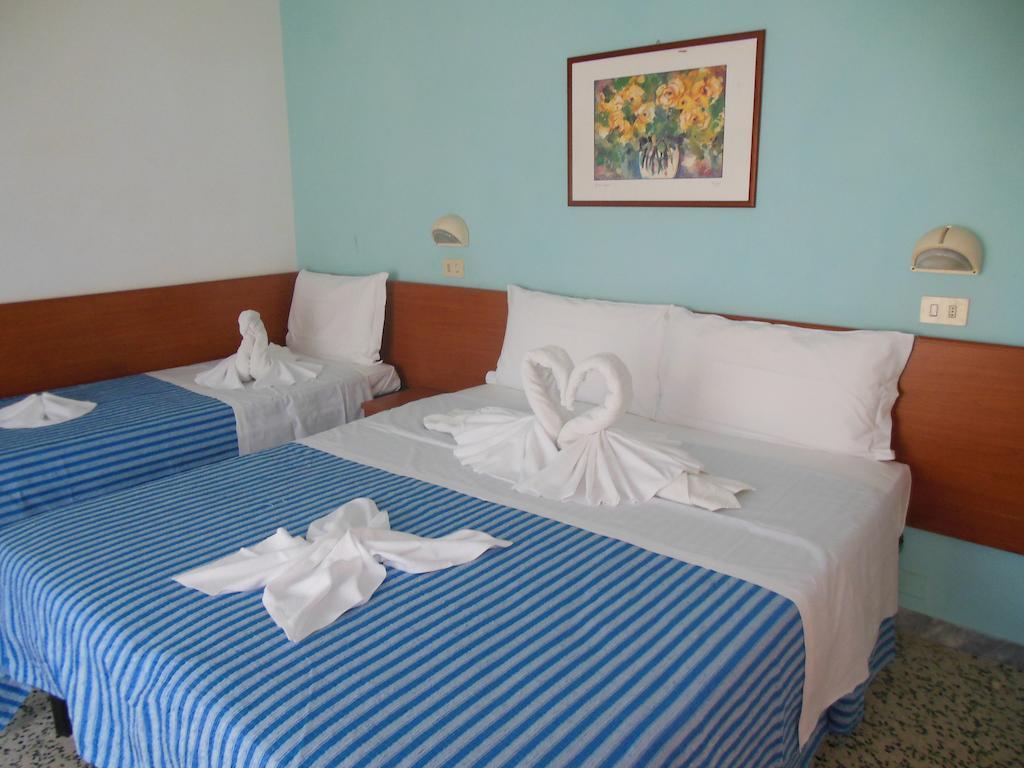 Hotel Edy Римини Экстерьер фото