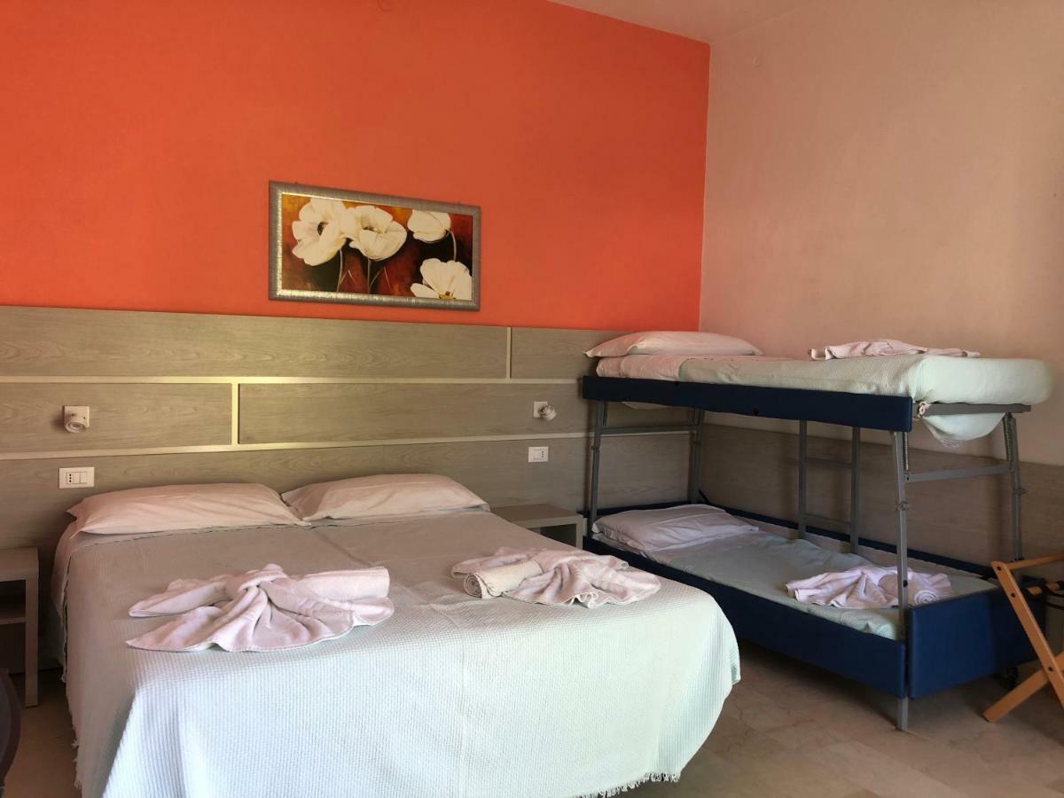 Hotel Edy Римини Экстерьер фото