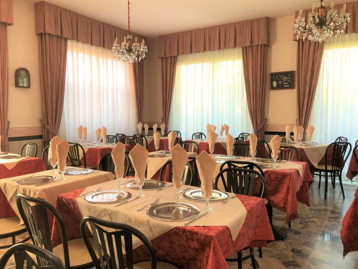 Hotel Edy Римини Экстерьер фото