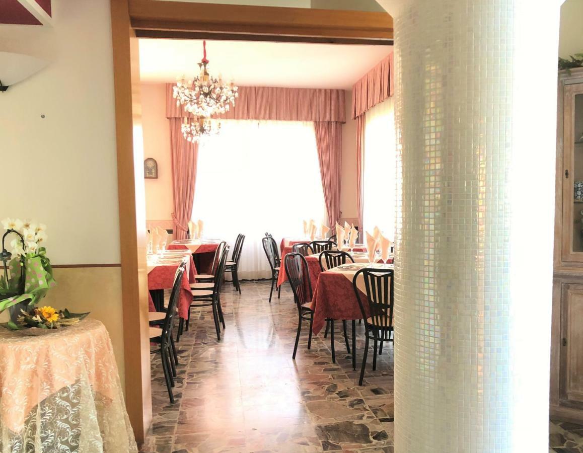 Hotel Edy Римини Экстерьер фото