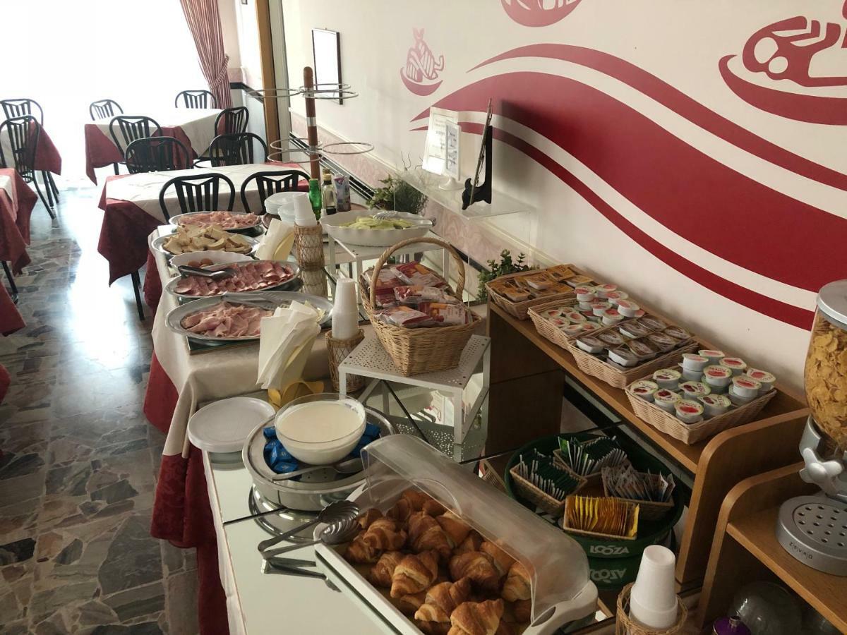 Hotel Edy Римини Экстерьер фото