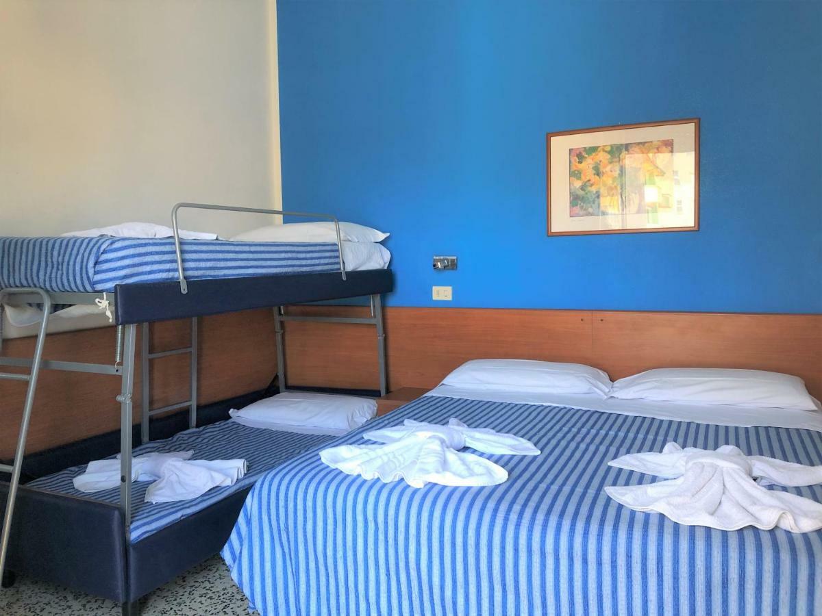 Hotel Edy Римини Экстерьер фото