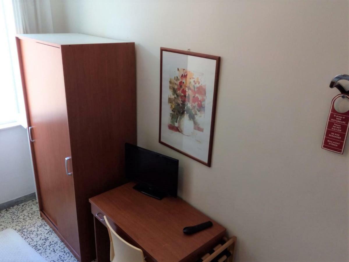 Hotel Edy Римини Экстерьер фото