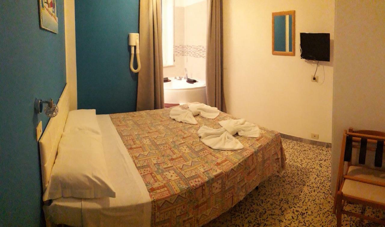 Hotel Edy Римини Экстерьер фото