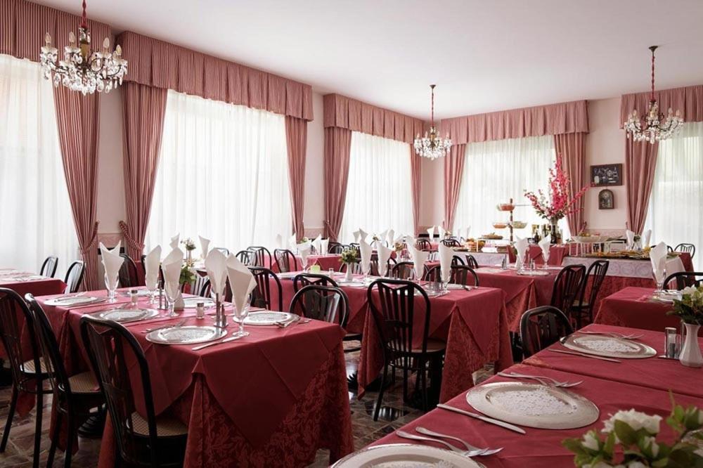 Hotel Edy Римини Экстерьер фото