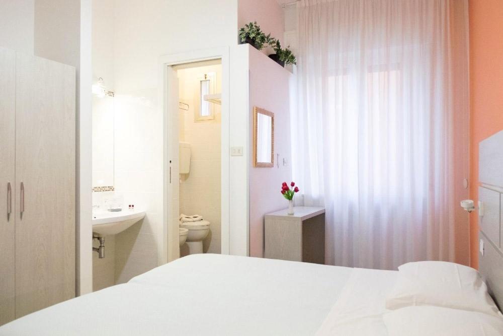 Hotel Edy Римини Экстерьер фото