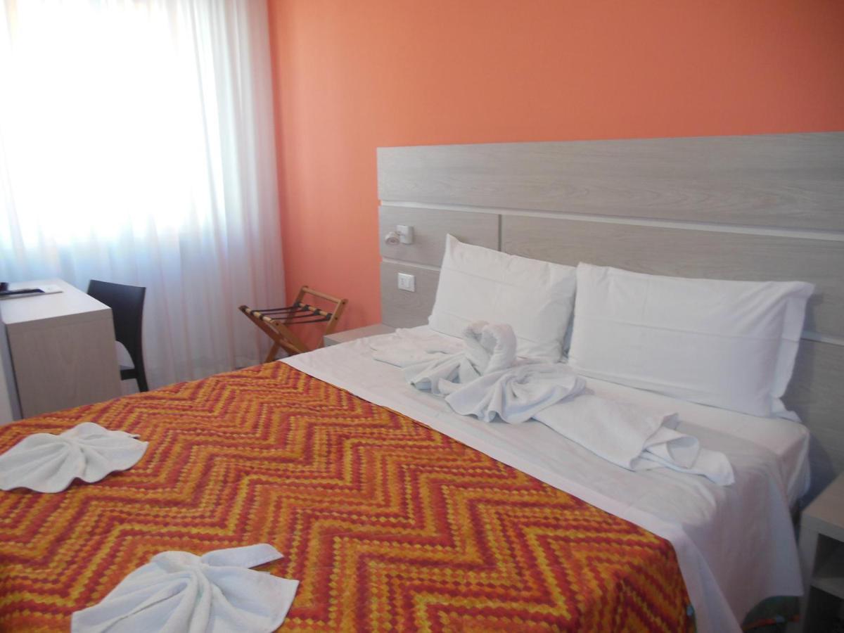 Hotel Edy Римини Экстерьер фото
