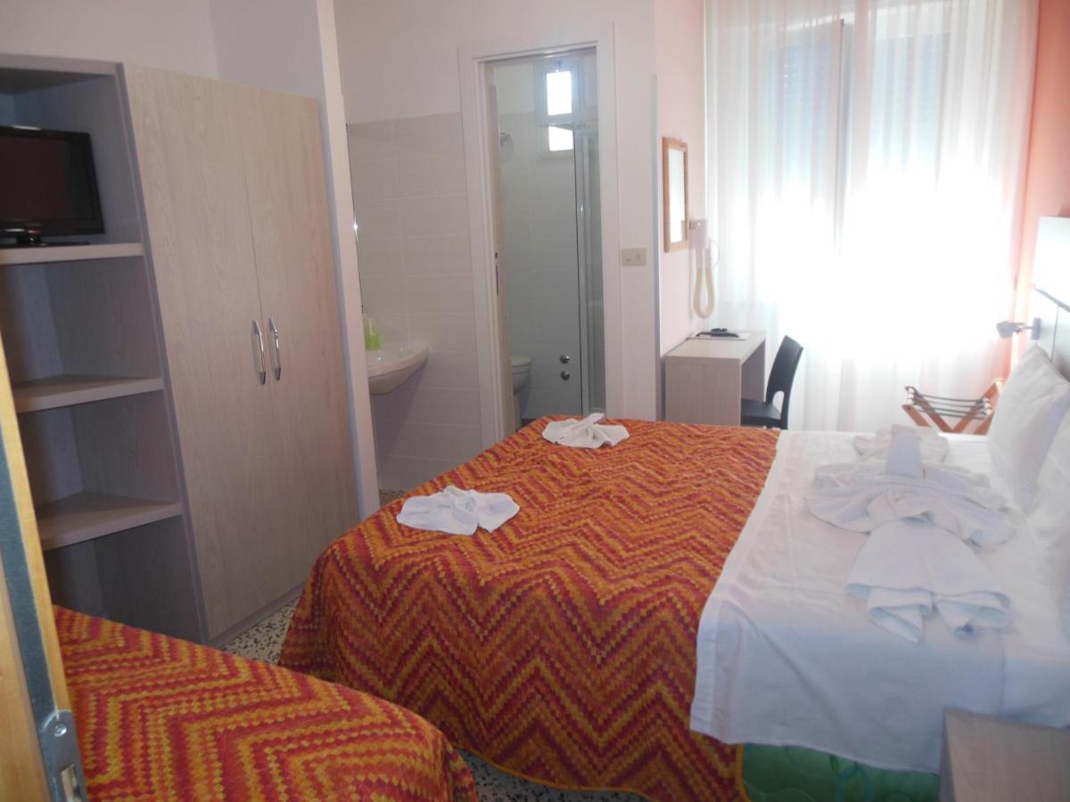 Hotel Edy Римини Экстерьер фото