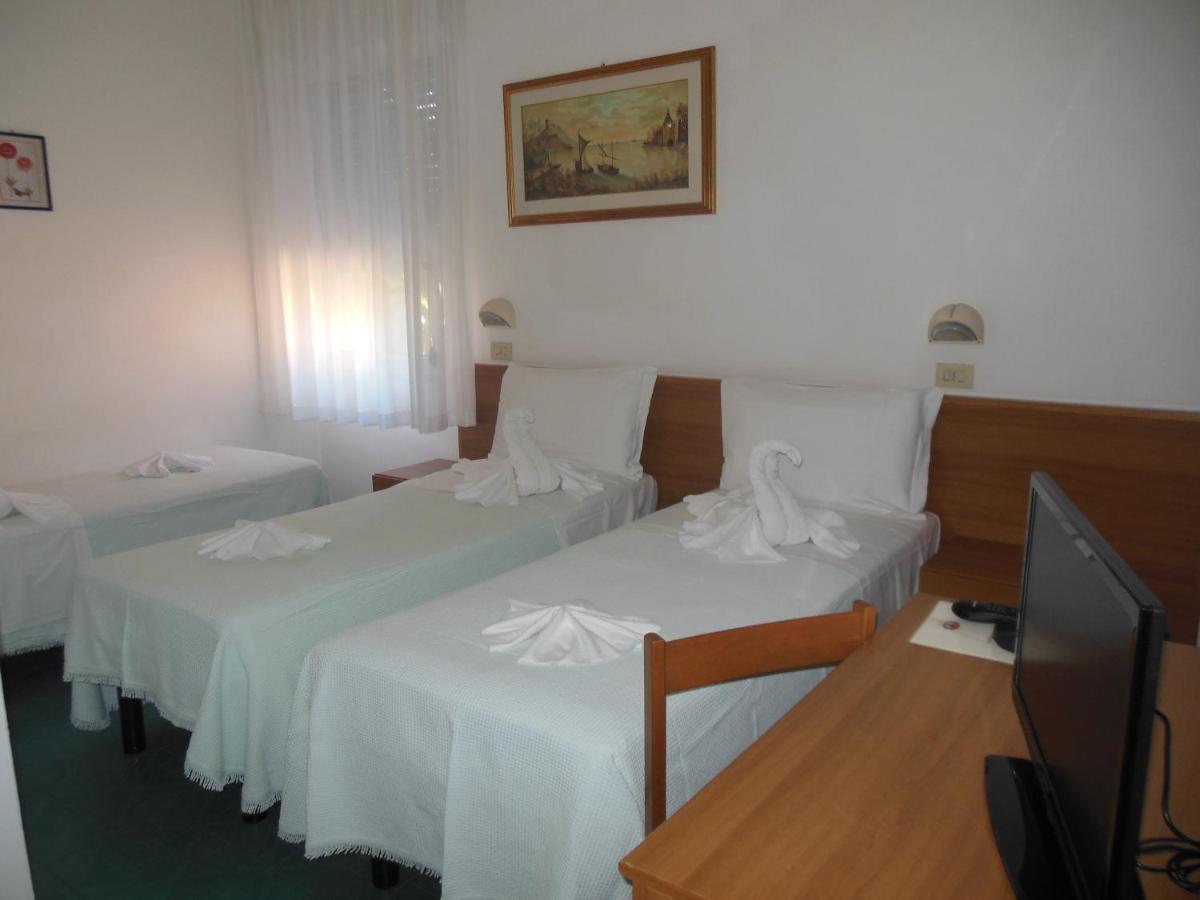 Hotel Edy Римини Экстерьер фото
