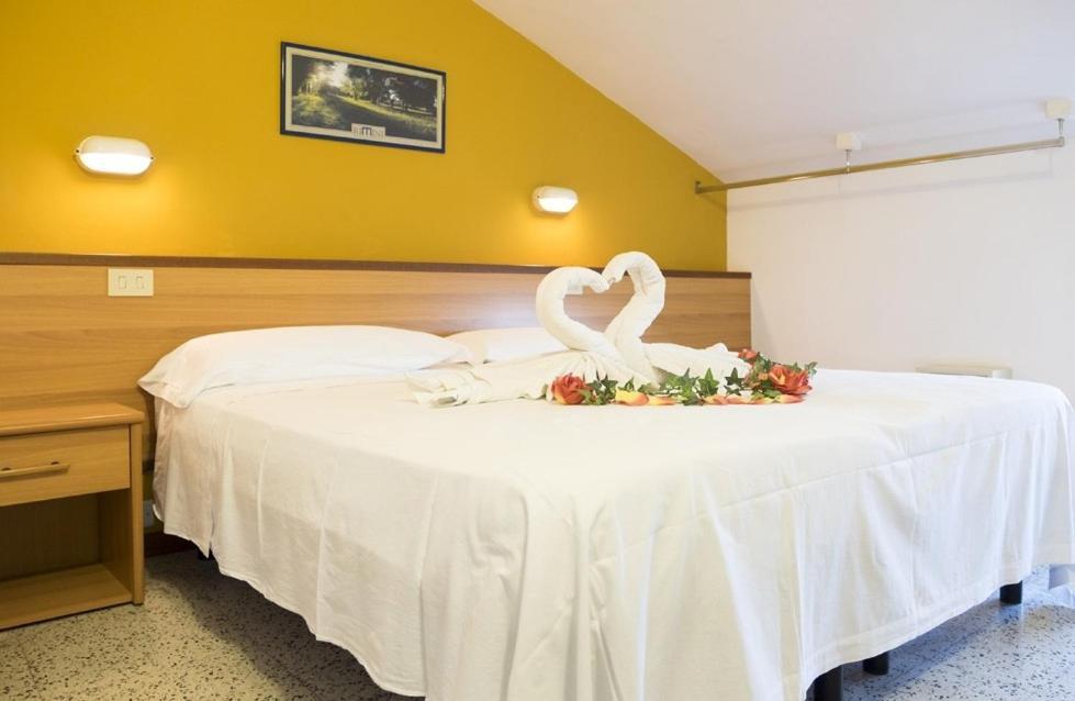 Hotel Edy Римини Экстерьер фото