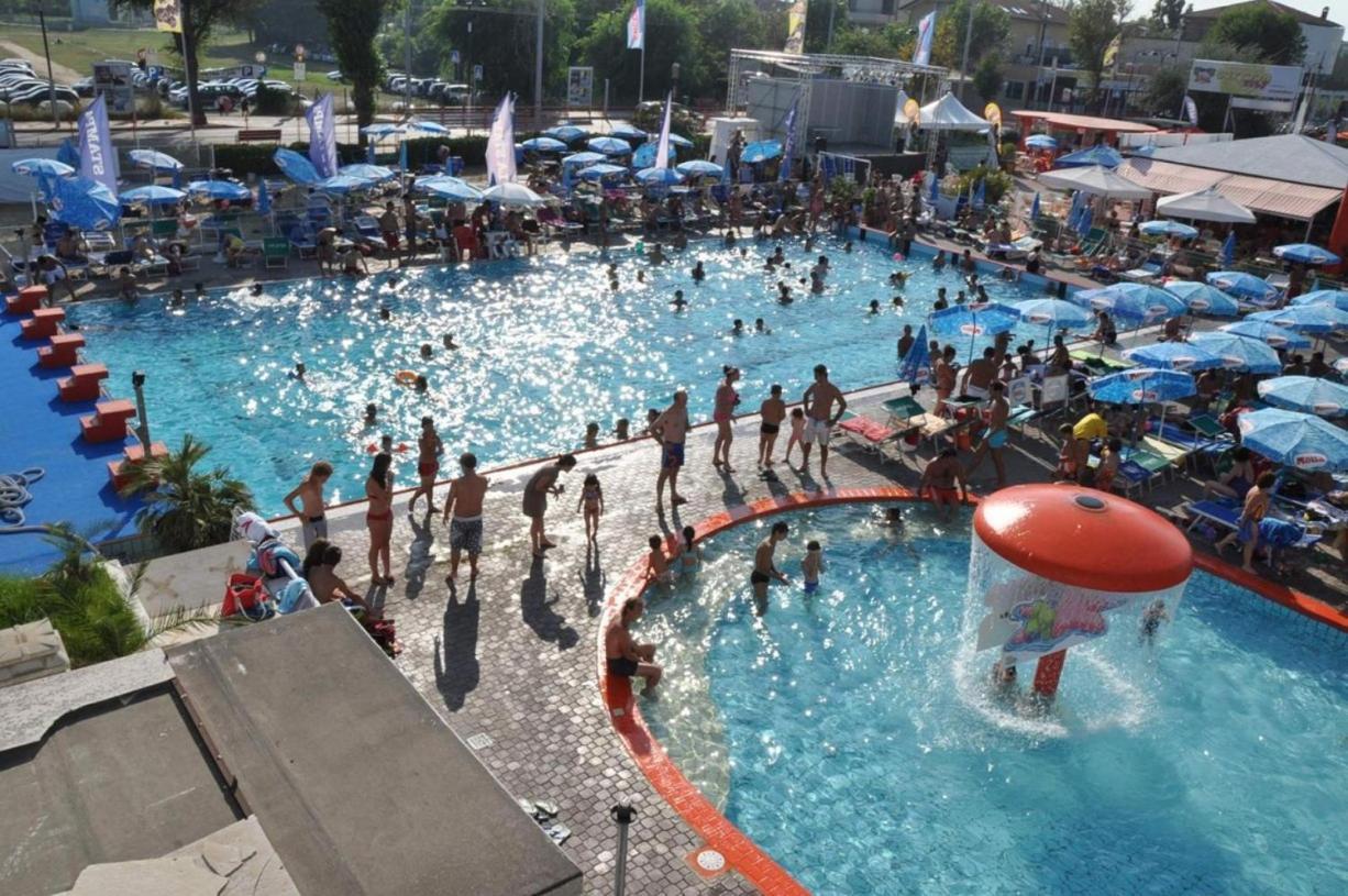 Hotel Edy Римини Экстерьер фото
