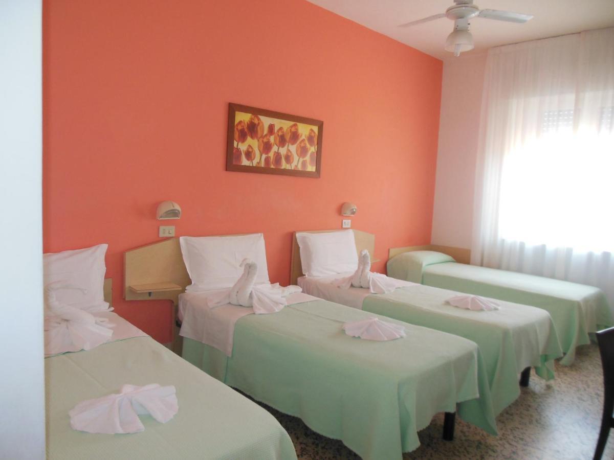 Hotel Edy Римини Экстерьер фото