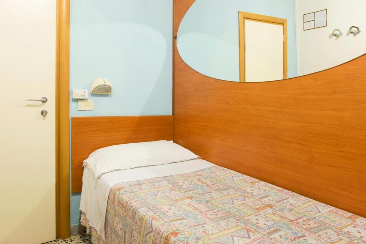 Hotel Edy Римини Экстерьер фото